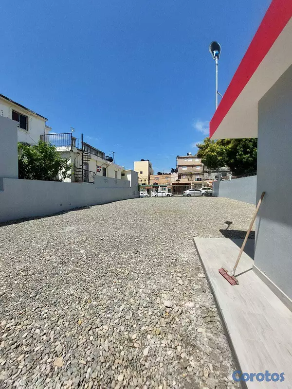 oficinas y locales comerciales - Amplio solar con oficina en zona centrica 4