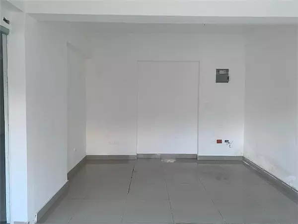oficinas y locales comerciales - Local corporativo en evaristo 8