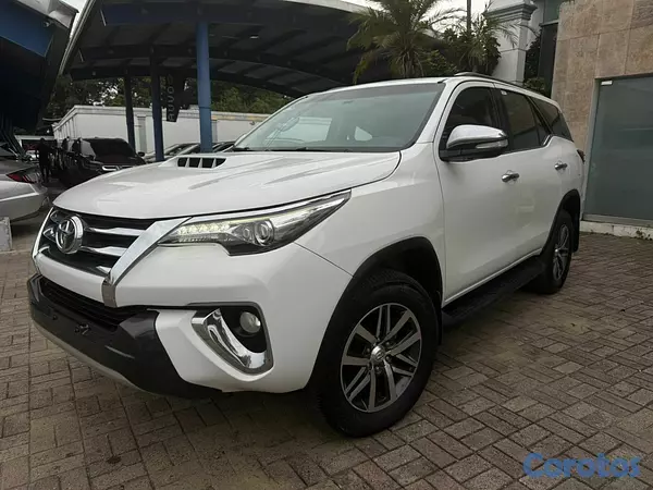 jeepetas y camionetas - Toyota fortuner 2017 2