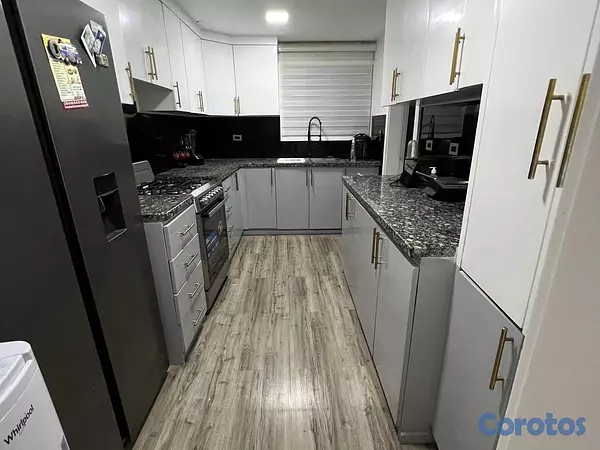 apartamentos - vendo pis 13 los cacicazgos tres habitaciones 2.5 baños dos parqueo balcón servi 4