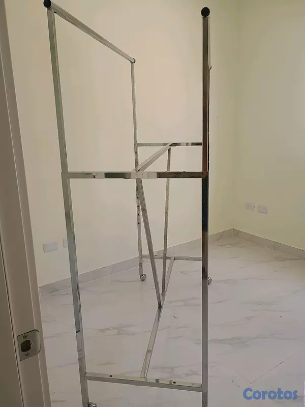 decoración y accesorios - Rack para exhibición de Ropa 2