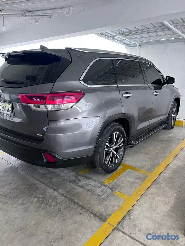 jeepetas y camionetas - Toyota higlander xle 2019 9