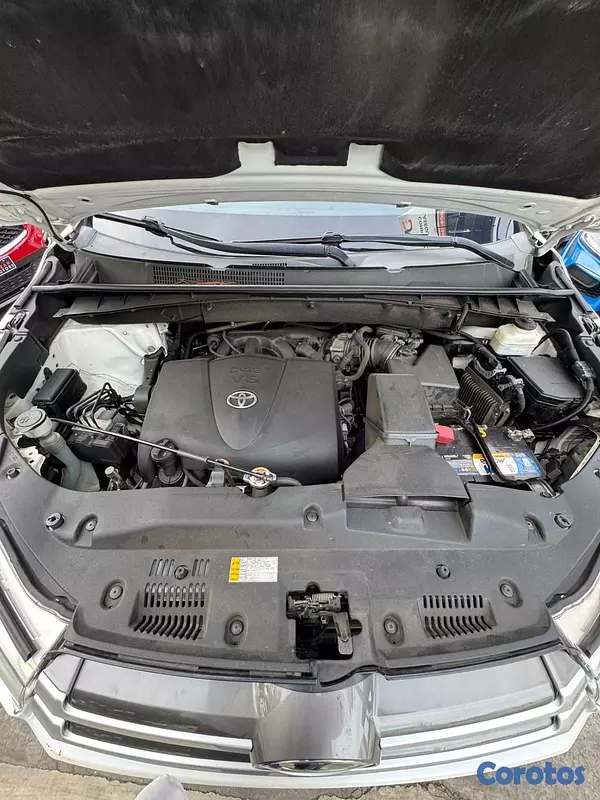 jeepetas y camionetas - Toyota Highlander LE 2019 9