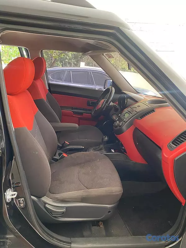 jeepetas y camionetas - Vendo Kia Soul 2011 color negro 4