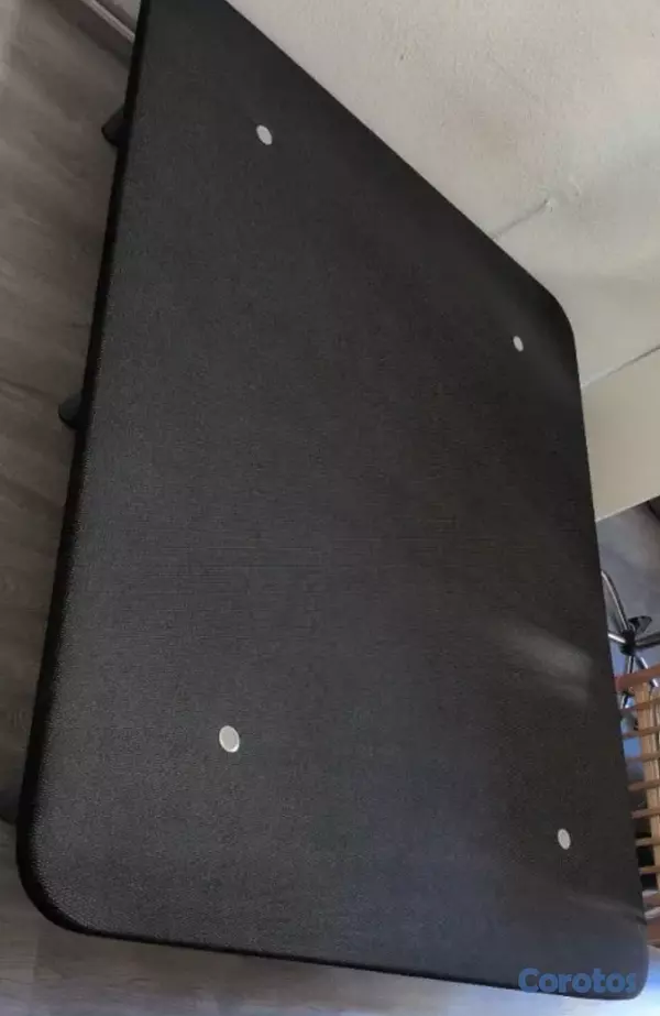 muebles y colchones - Se vende base de cama 135cm  en color negro, con diseño moderno y resistente.  2