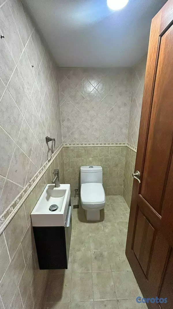 apartamentos - Venta Apto. en Naco, 3 er piso Dos parqueos, 3 hab. cuarto servicio, family. 4