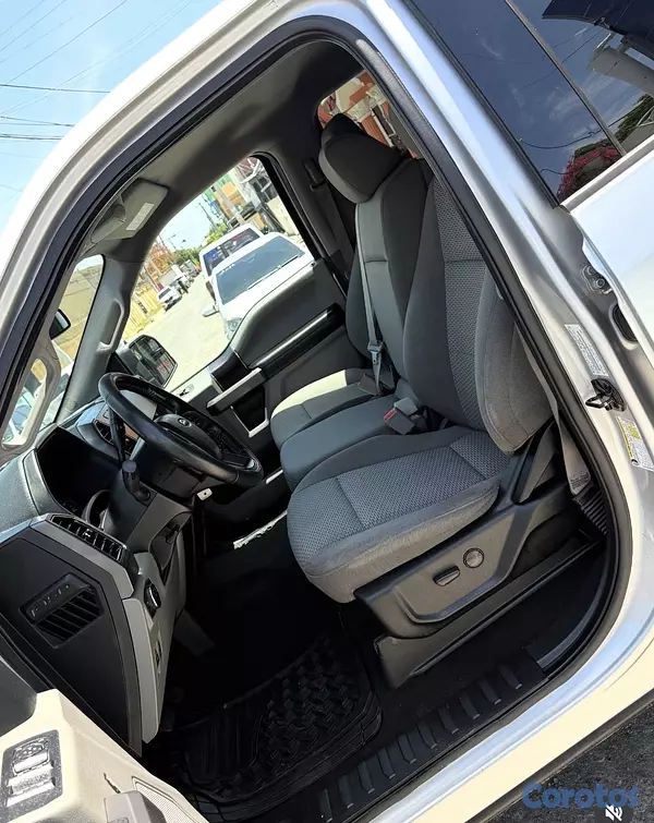 jeepetas y camionetas - Ford F150 XLT 2019 3