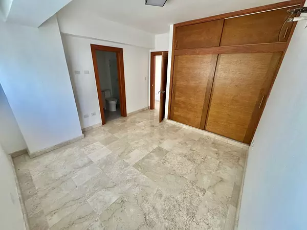 apartamentos - Apartamento en Venta SERRALLÉS  USD 300,000.00  4
