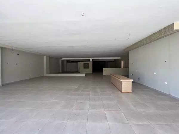 oficinas y locales comerciales - Alquilo Edificio corporativo 4 niveles 2,648 mts 
 8