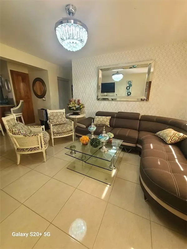 apartamentos - Segundo nivel de venta en Los Jardines metropolitanos 7