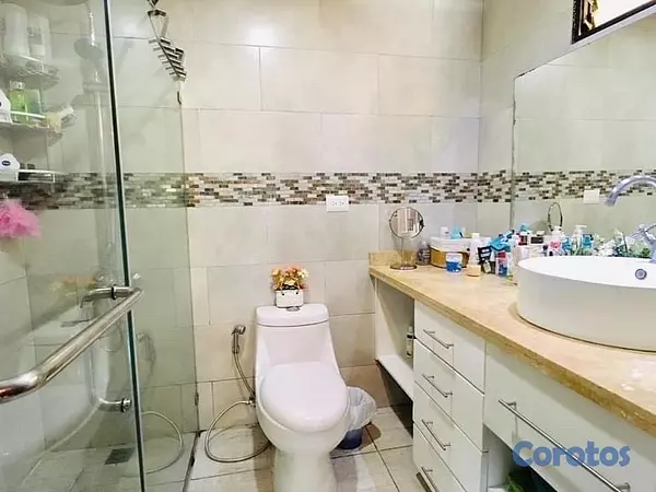 apartamentos - vendo Evaristo Morales tercer nivel tres habitaciones 2.5 baños dos parqueos  5