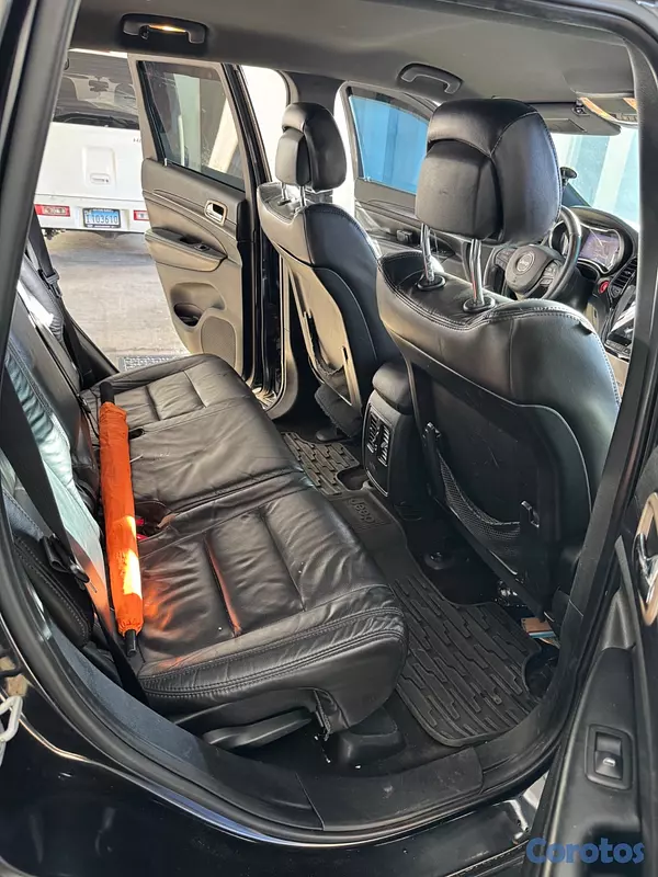 jeepetas y camionetas - Venta Jeep grand cherokee Laredo 2014 excelentes c 8