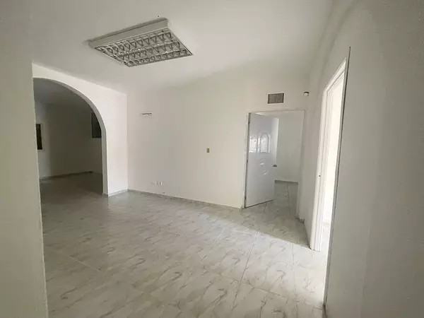 oficinas y locales comerciales - Local céntrico y comercial  8