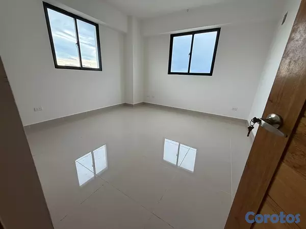 apartamentos - alquiló san Isidro frente al jumbo pis 6 tres habitaciones dos parqueos balcón 6