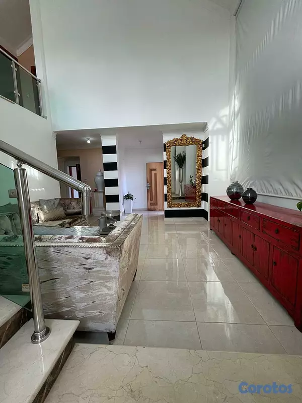 casas - Exclusiva y amplia propiedad ubicada en el sector  8