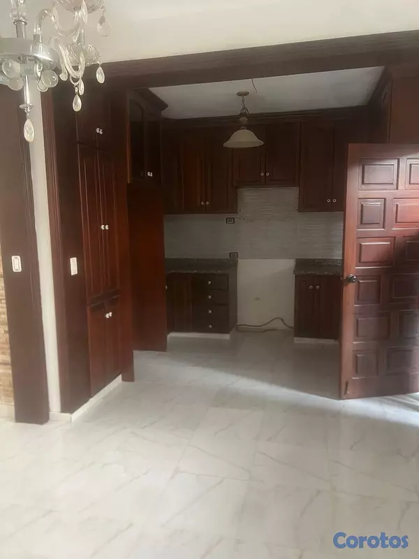 casas - Casa de dos niveles en venta en zona tranquila y r 11