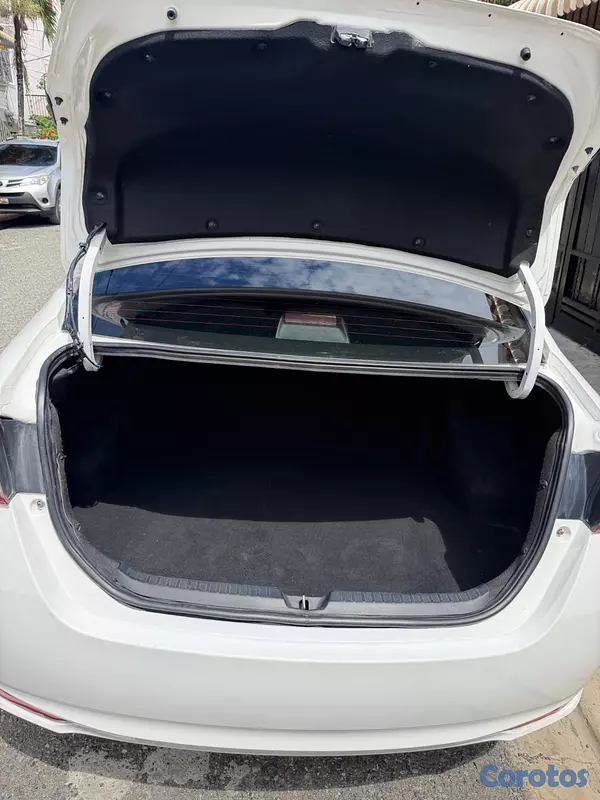 carros - Toyota Yaris año 2018 11