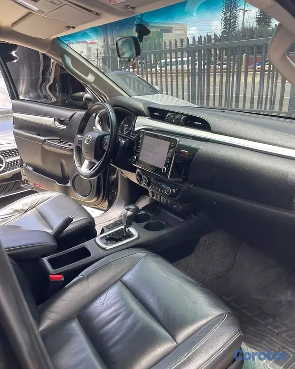 jeepetas y camionetas - TOYOTA HILUX SRV 2022 6