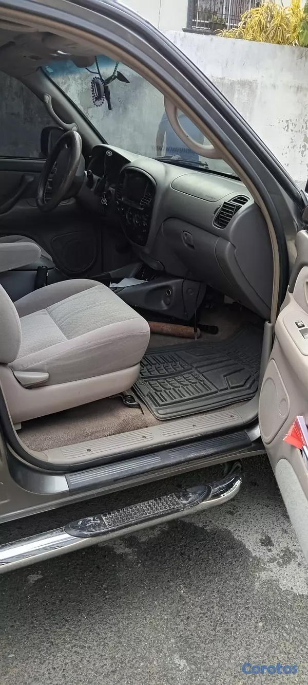 jeepetas y camionetas - TOYOTA TUNDRA AMERICANA AÑO 2006 CONTACTO WHATSAPP 16