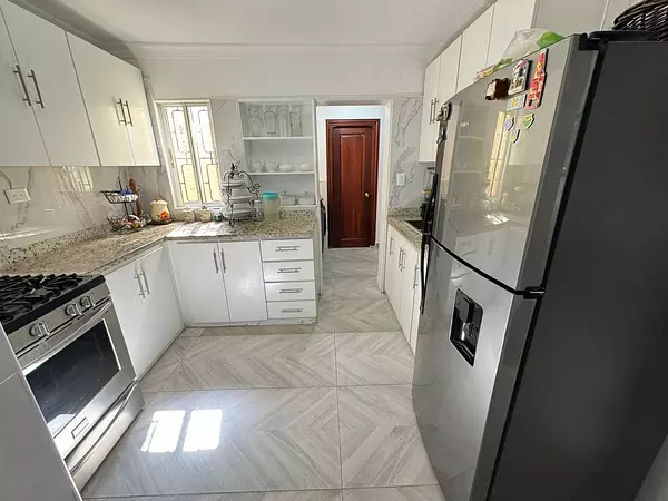apartamentos - Apartamento en Venta
GALÁ
RD$8,000,000.00
Mantenimiento: RD$3,000.00

 6