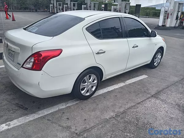 carros - Nissan latió /versa 280  5