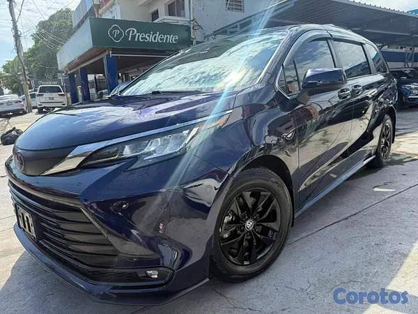 jeepetas y camionetas - Toyota Sienna LE 2021 1