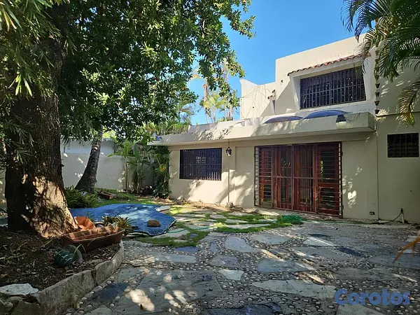 casas - Casa de 5 habitaciones 3 baños en alquiler en Juli 7