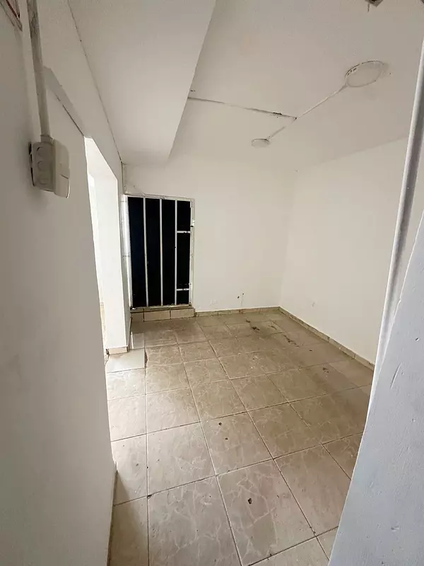 oficinas y locales comerciales - Local primer nivel céntrico  3