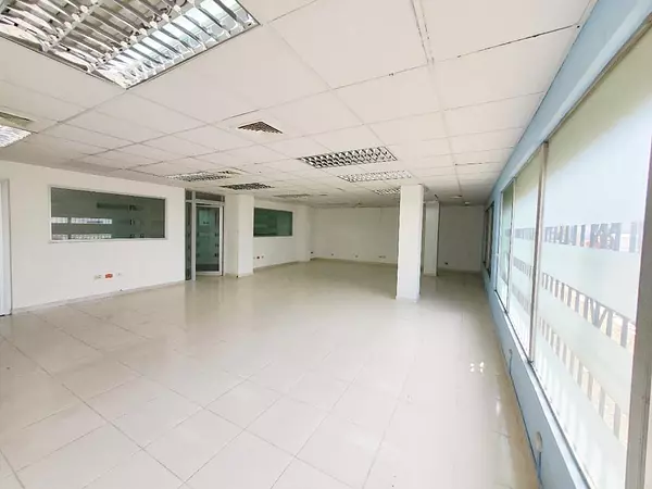 oficinas y locales comerciales - Local céntrico en Primer nivel  10