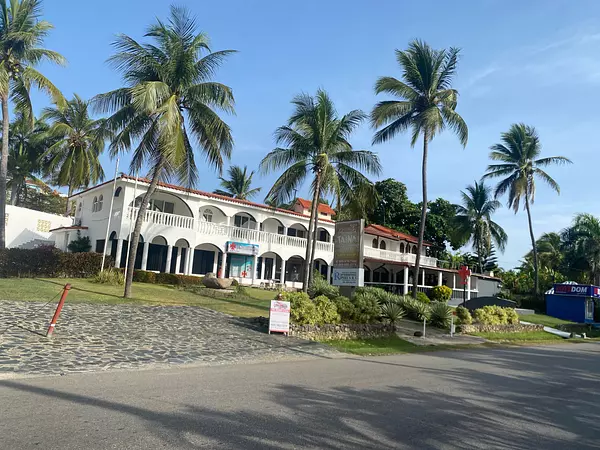 oficinas y locales comerciales - plaza comercial frente al mar  3