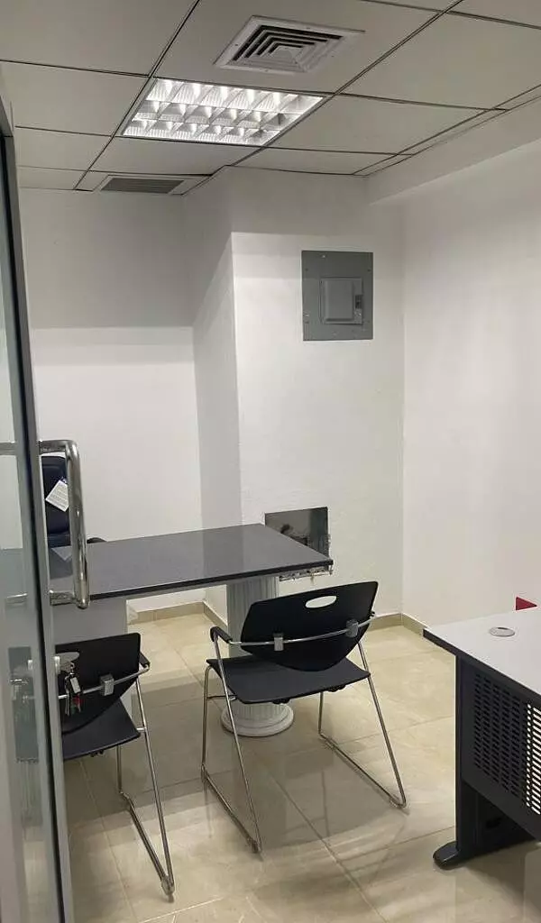 oficinas y locales comerciales - Alquiler Oficina ubicada en la Calle Benito Monción, Gazcue, Santo Domingo 1