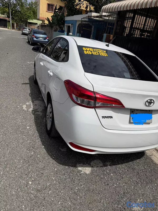 carros - Toyota Yaris año 2018 9