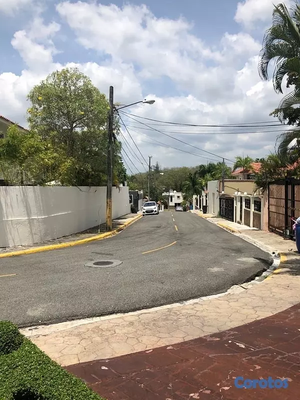 casas - venta de casa en cuesta hermosa 3 con piscina y 450mts Distrito nacional  9