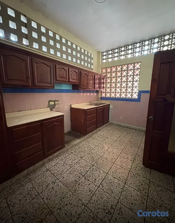 oficinas y locales comerciales - se alquila casa  8