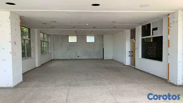 oficinas y locales comerciales - Local comercial en alquiler en San Isidro 5