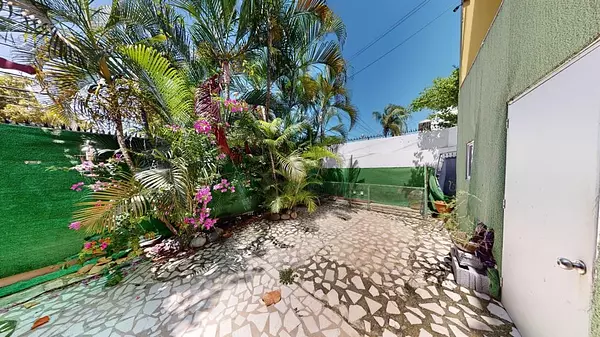casas - Vendo casa en la zona Universitaria 
Residencial cerrado
290 mst
RD$18,000,000 10