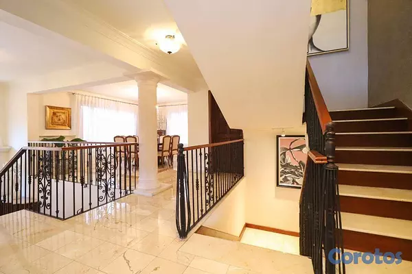 casas - Casa de 4 habitaciones 5 baños en alquiler en Isab 11