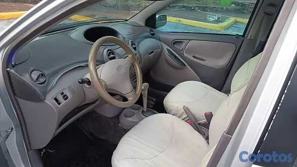 carros - TOYOTA Platz 5
