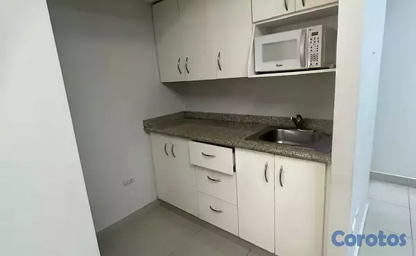 oficinas y locales comerciales - Local en evaristo morales en alquiler  6