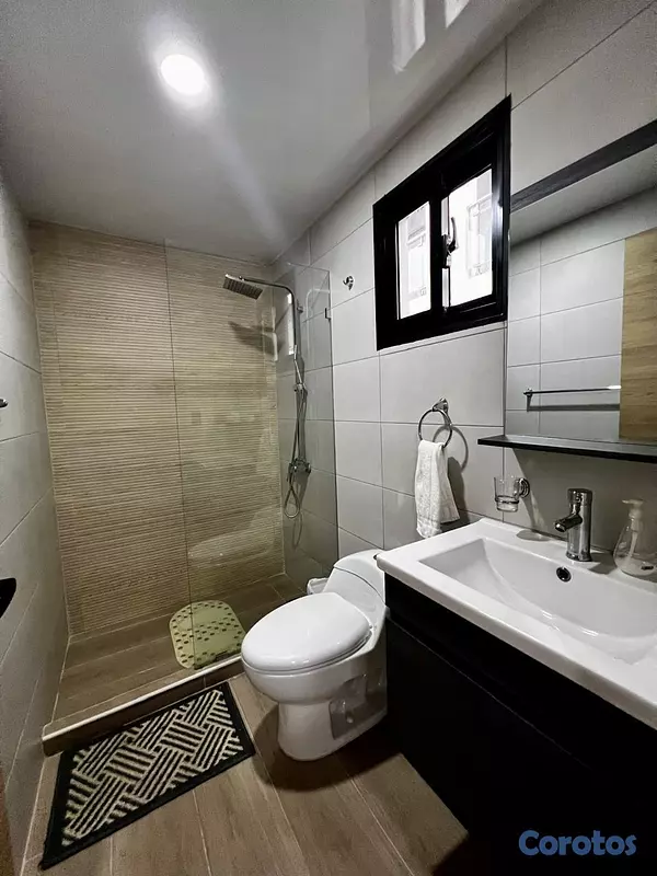 apartamentos - Apartamento 2do Nivel en Ave. Hispanoamericana  8
