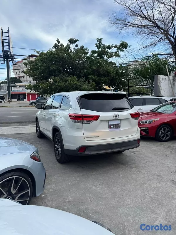 jeepetas y camionetas - Toyota Highlander LE 2019 8