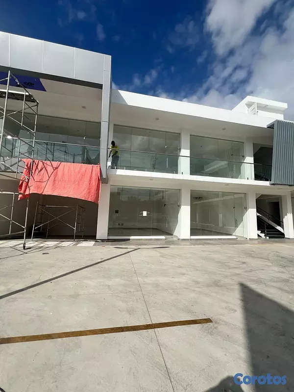 oficinas y locales comerciales - Locales en Villa Carmen Av. Charles de Gaulle  5