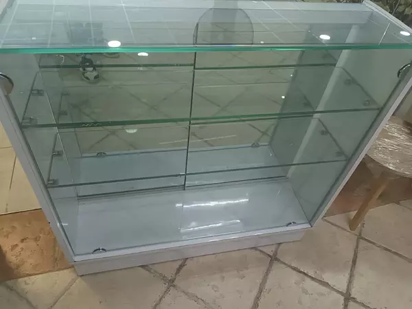 muebles y colchones - Vitrinas para negocios 40”x40”x12”. Nuevas con cristales gruesos de 3/8. 3
