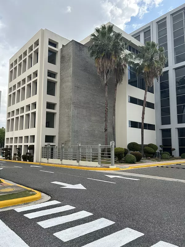 oficinas y locales comerciales - Edificio corporativo alquiler en Naco 3