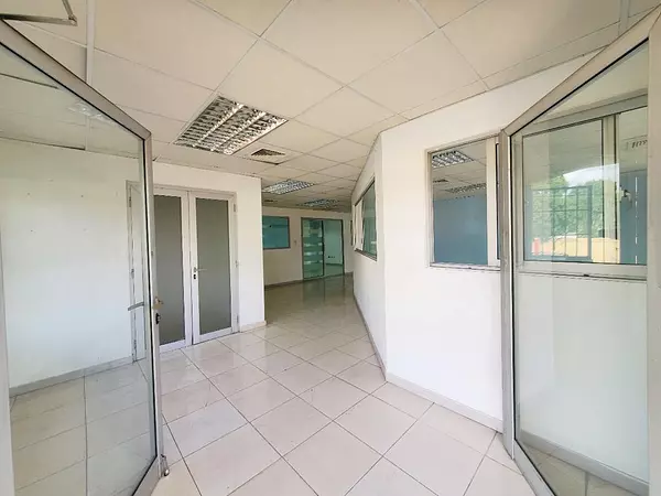 oficinas y locales comerciales - Local céntrico en Primer nivel  8