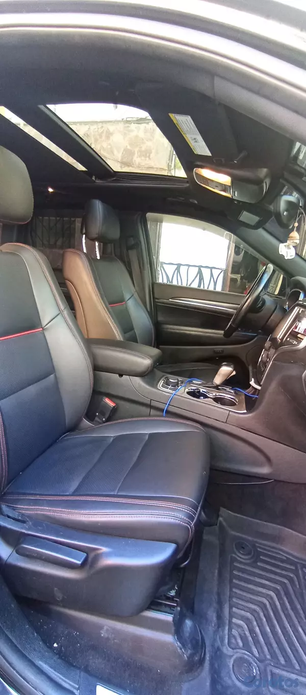 jeepetas y camionetas - JEEP GRAND CHEROKEE FULL. PANORÁMICA AÑO 2018 LIMITED 4X4.

-  7