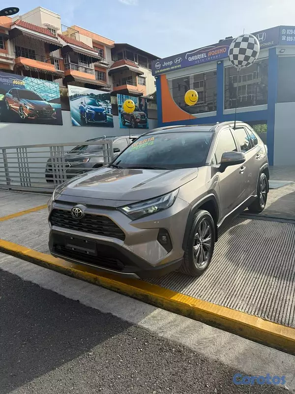 jeepetas y camionetas - Toyota Rav4 XLE 2024 10