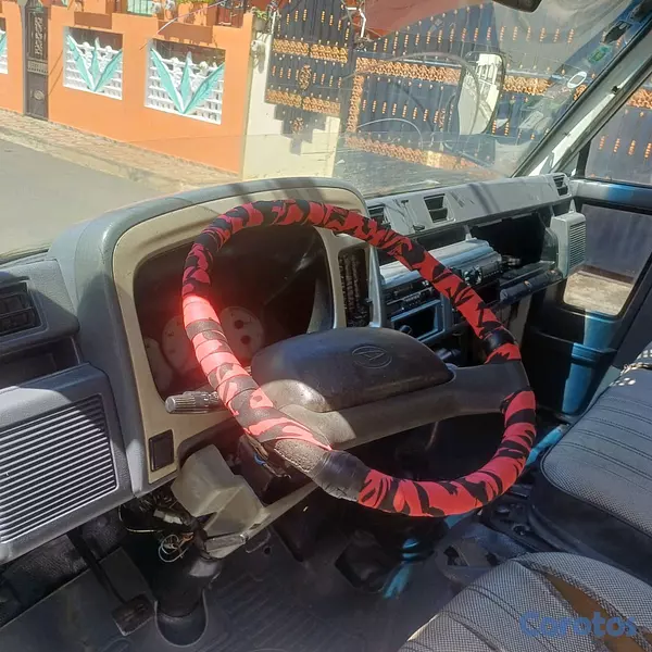 camiones y vehiculos pesados - Daihatsu Delta 2006 cabina ancha cama larga (Furgón) 3