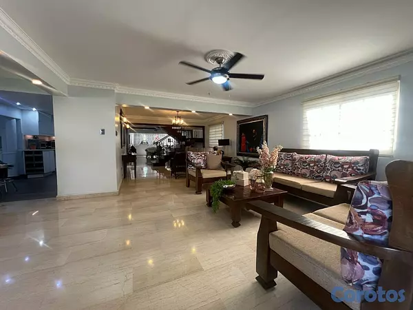 casas - Hermosa Casa en Venta en La Castellana – Santo Dom 11