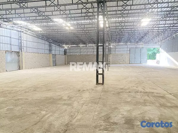 oficinas y locales comerciales - Nave industrial de 900mt2 en alquiler en Los Giras 2